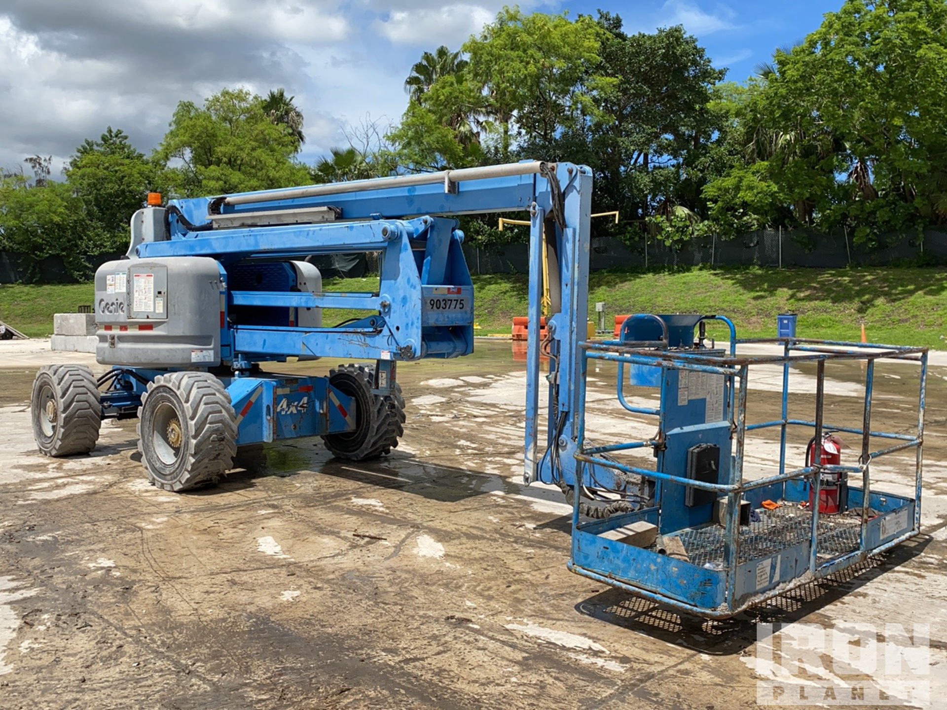 シムケン 2001 Genie Z-60/34 4WD Diesel Articulating Boom Lift in