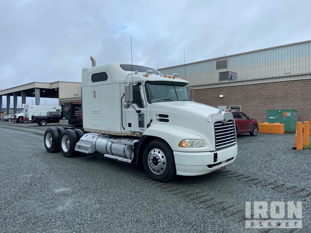 2006 Mack CXN613 6x4 T/A Sleeper Truck Tractor in Chilliwack