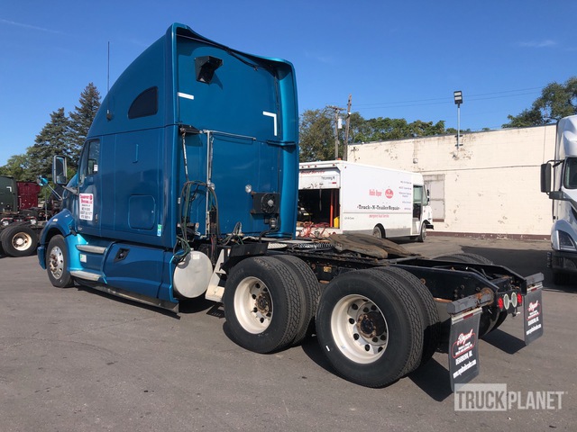 2013 Kenworth T700 6x4 T/A Sleeper Truck Tractor in Dearborn