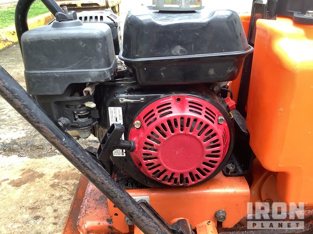 Quantity of (4) 3 - Plate Compactors u0026 1 - Wood Saw in Panama 