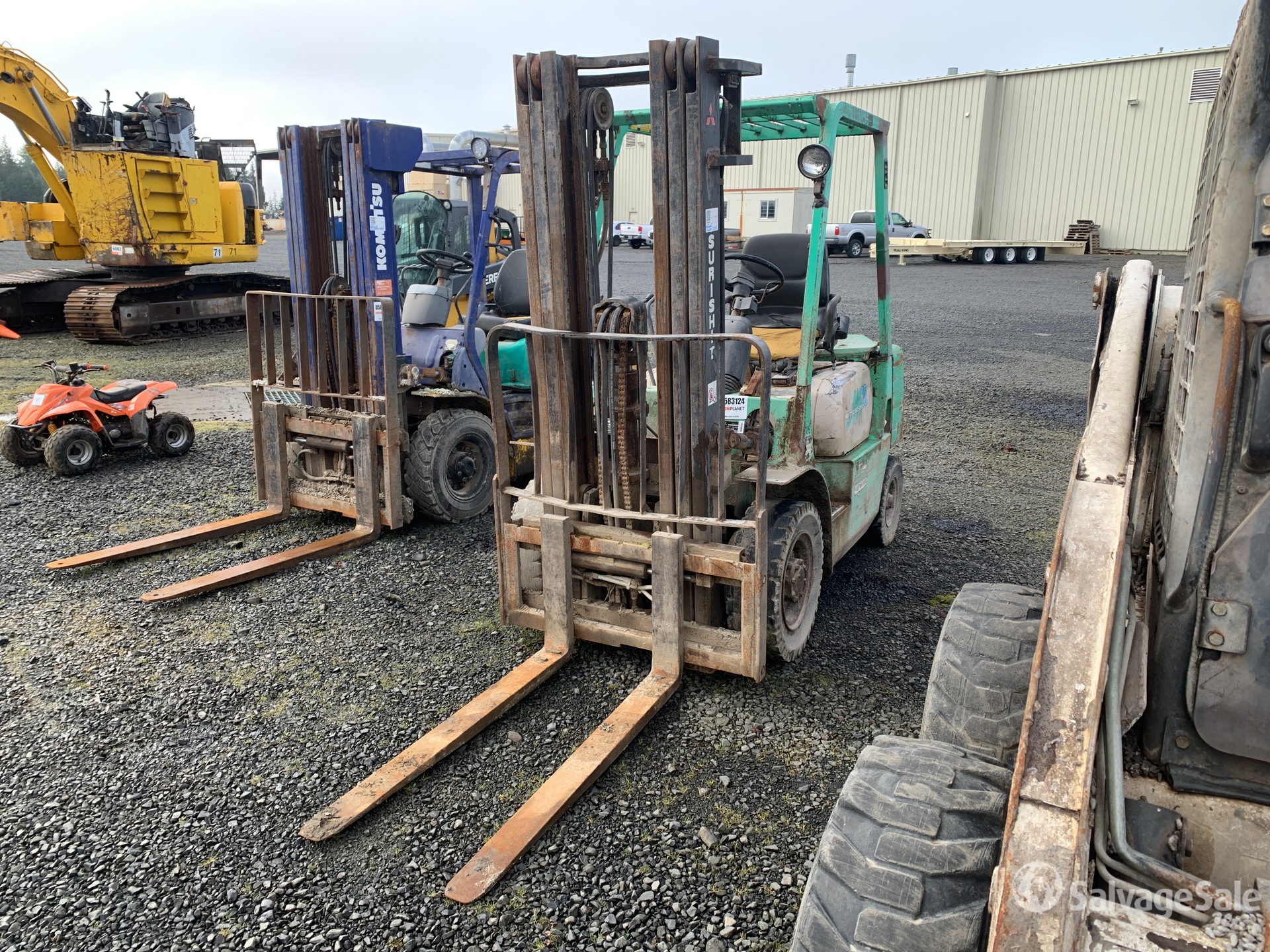 Mitsubishi FG25 4400 lb LPG Pneumatic Tire Forklift in