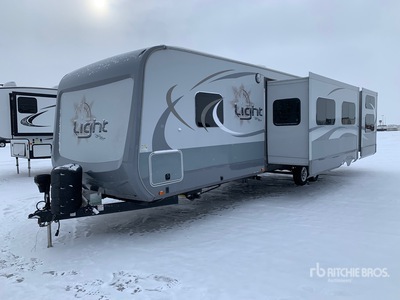 2017 Highland Light T/A 35 ft Travel Trailer