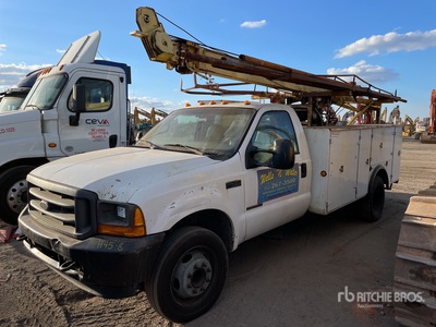 2001 Ford F450 4x2 Utility Truck