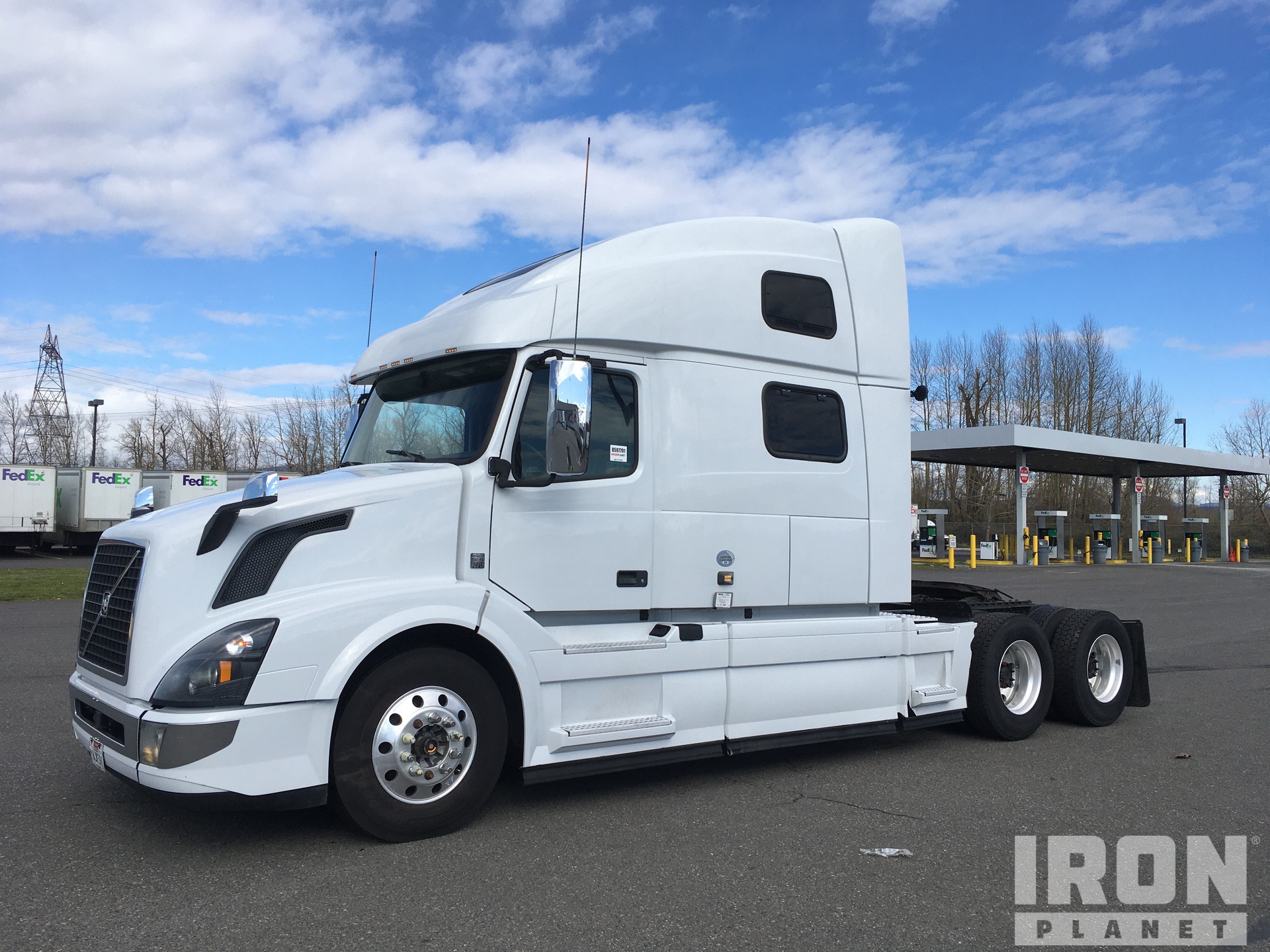 2016 Volvo VNL 6x4 T/A Sleeper Truck Tractor in Troutdale, Oregon