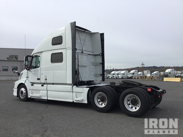 2016 Volvo VN 6x4 T/A Sleeper Truck Tractor in Troutdale, Oregon