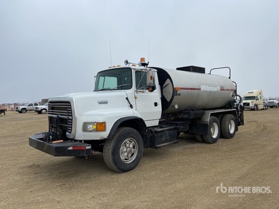 1999 Rosco Maximizer 3100 gal on 1993 Ford L8000 6x4 Asphalt Distributor Truck