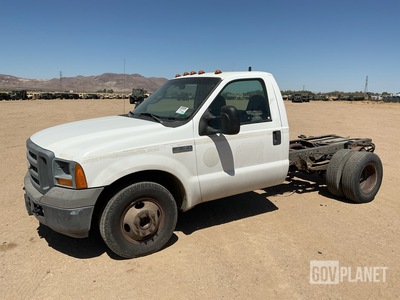 2005 Ford F-350 Super Duty Cab and Chassis