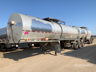 1981 Hutchinson Super B-Train Lead Asphalt Tank Trailer