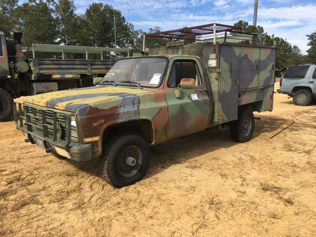 1986 Chevrolet D30 4x4 Utility Truck 1986 Chevrolet D30 4x4 Utility Truck