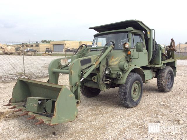 Surplus 1989 Freightliner FLU419 Small Emplacement Excavator in