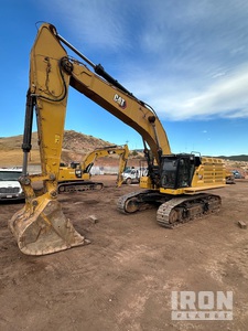 2021 Cat 374 حفارة بجنزير