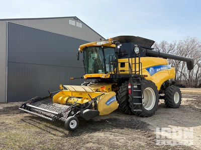 2010 New Holland CR9060 Combine Harvester