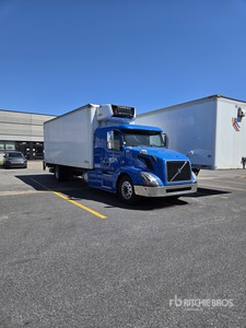 2013 Volvo VNL 4x2 Sleeper شاحنة مبردة