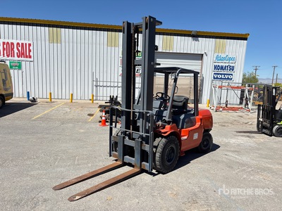 2005 Toyota 7FDU45 9500 lb Pneumatic Tire Montacargas
