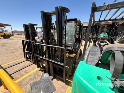 2018 Hyundai 40D-9 7500 lb Pneumatic Tire Montacargas