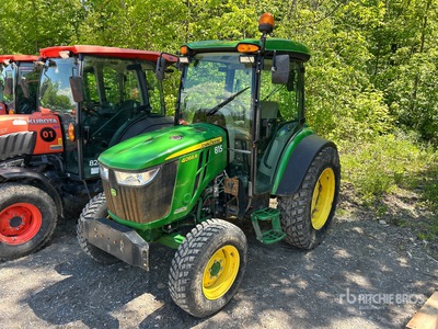 2022 John Deere 4066R 4WD tractor utilitario