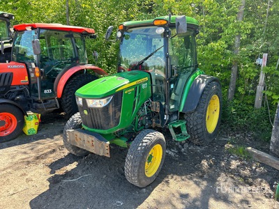 2022 John Deere 4066R 4WD tractor utilitario