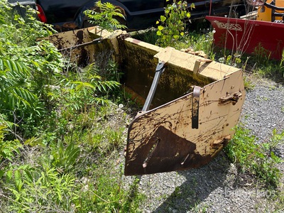 7 ft 8 in Hydraulic Reversing Extendable Snow Plow - Fits Truck