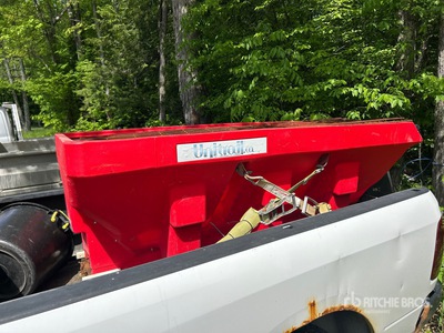 Unitrail Plastic Salt Spreader
