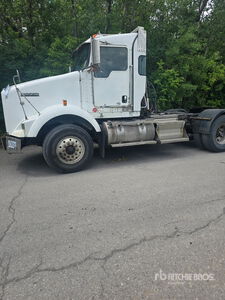 2007 Kenworth T800 T/A Day Cab Truck Tractor