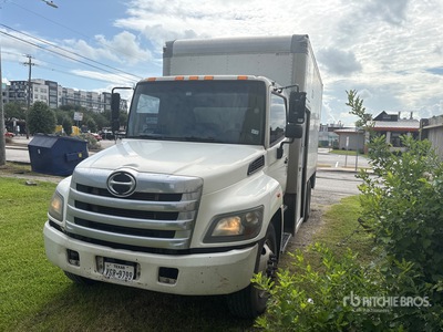 2015 Hino 268 Furgoneta caja cerrada