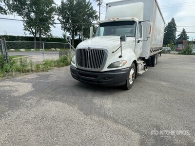 2010 International ProStar 6x4 Camion con lona