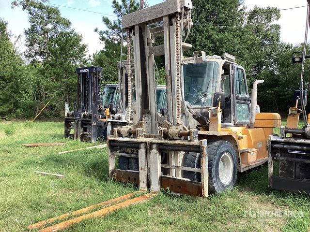 2019 Hyundai 160D-9 36000 lb Pneumatic Tire Forklift