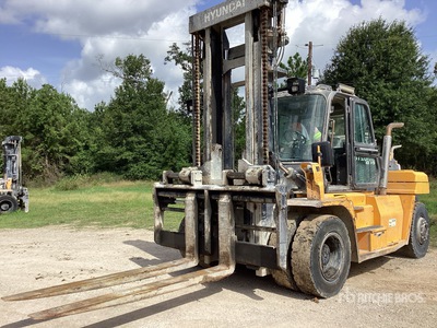 2018 Hyundai 160D-9 36000 lb Pneumatic Tire Forklift