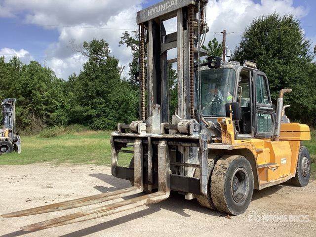 2018 Hyundai 160D-9 36000 lb Pneumatic Tire Forklift