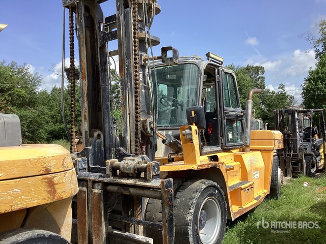 2018 Hyundai 160D-9 36000 lb Pneumatic Tire Forklift