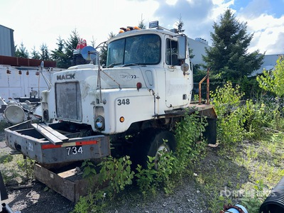 1988 Mack DMM6866EX 6x6 Cabina y chasis (Inoperable)