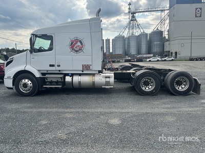 2020 Volvo VNR 6x4 تراكتور شاحنة كابينة النوم (ثنائية المحور)