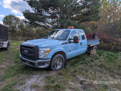 2011 Ford F-350 4x2 Extended Cab Flatbed Truck