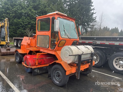 1990 Broce RC300 Self-Propelled Broom