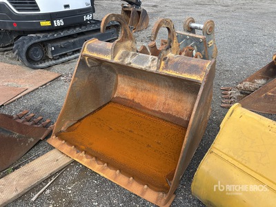 Cat 60 in Q/C Cleanup Excavator Bucket