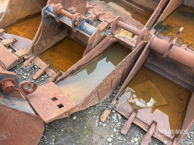 13 in Cleanup Excavator Bucket