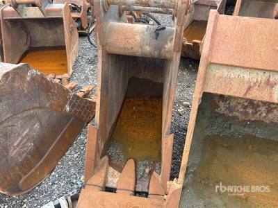 24 in Digging Excavator Bucket - Fits John Deere 345