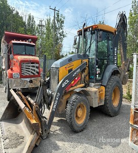 2017 John Deere 410L Backhoe Loader