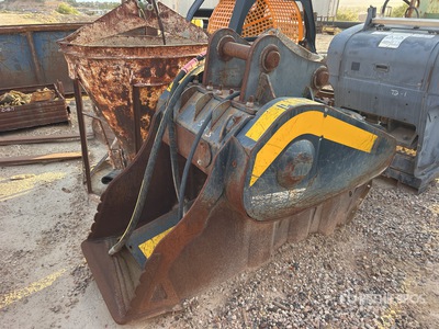 2010 MB BF 70.2 30 in Cazo triturador para excavadora