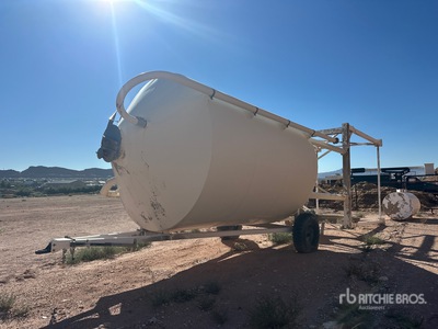 White silo with bag house on wheels 1 Axle Silo