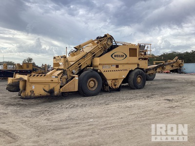 Weiler E2850 Asphalt Transfer Machine