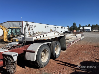 2000 Fontaine Tri/A Removable Gooseneck Lowboy Trailer
