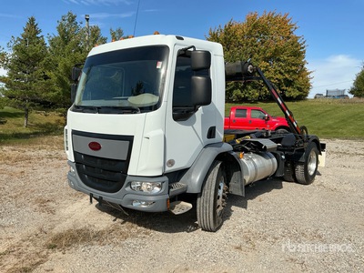 2024 Peterbilt 220 4x2 Ciężarówka hakowa
